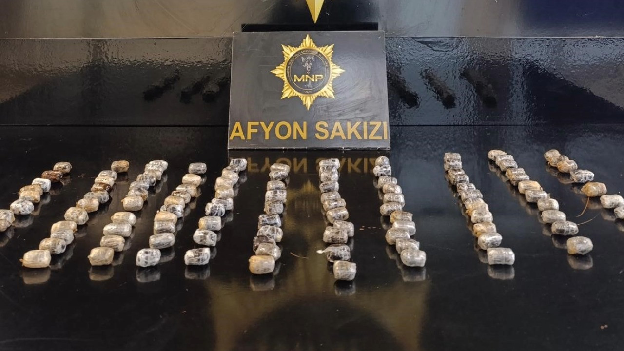 Otobüsündeki yolcunun midesinden 804 gram afyon sakızı çıktı