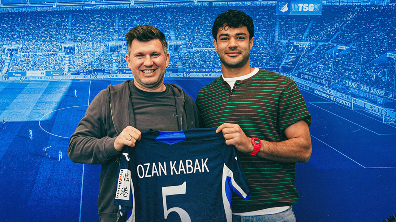 Ozan Kabak sözleşmeye imza attı