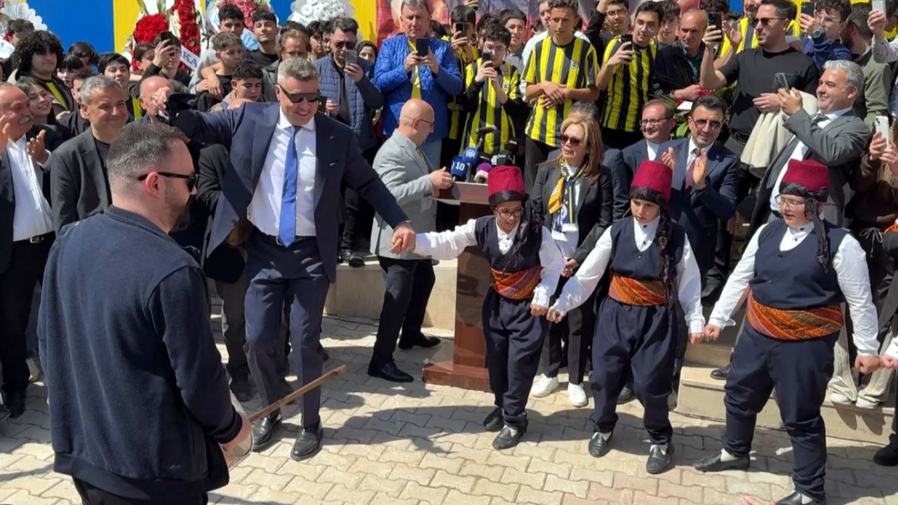 Sadettin Saran çocuklarla halay çekti: Atatürk vurgusu!