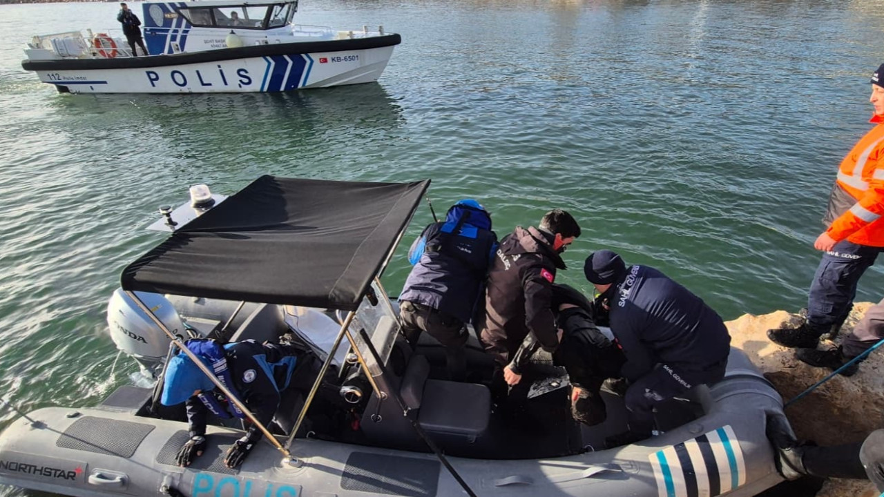 Van Gölü’nde kaybolan gençten acı haber: Cansız bedeni bulundu