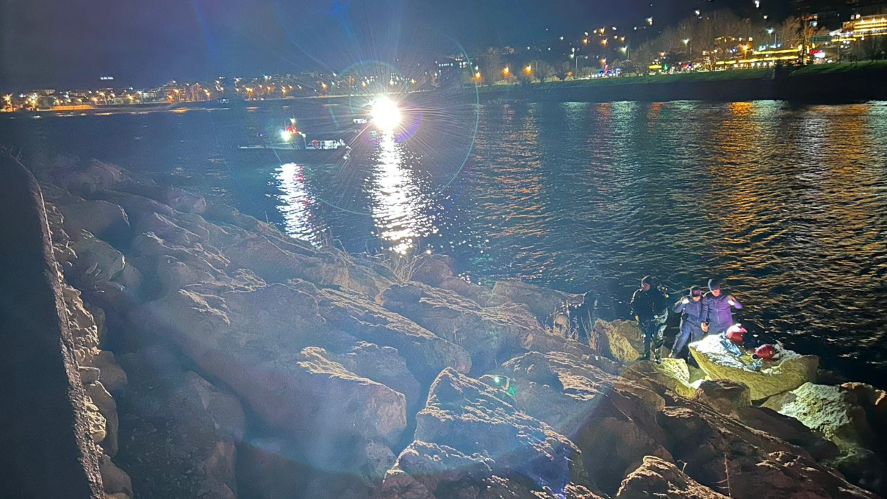 Van Gölü’ne düşen 20 yaşındaki gencin cansız bedeni bulundu