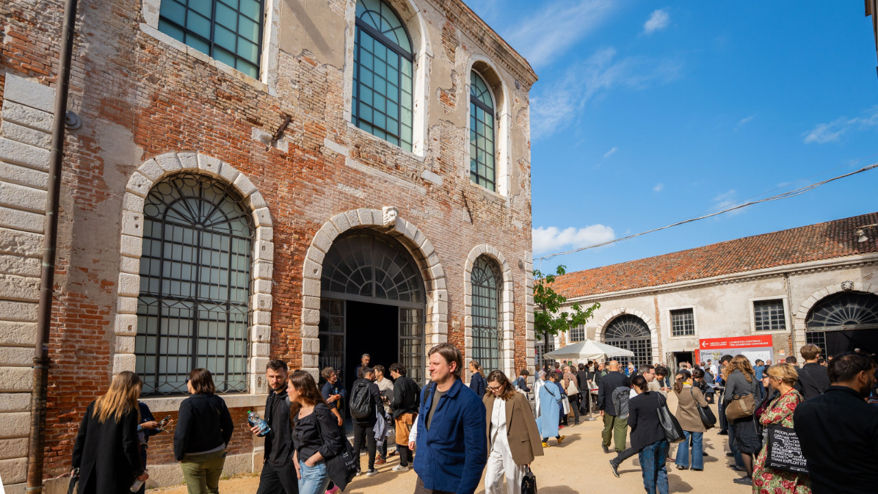 Dünya Sanat Günü’nü küresel projelerle kutluyor