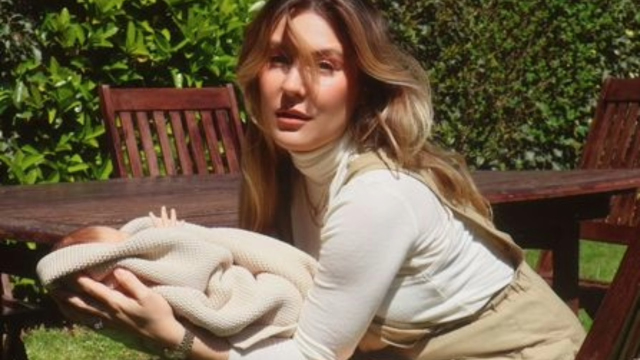 Ege Kökenli’den kızıyla yeni kareler: “Çocuklarla arka bahçede”