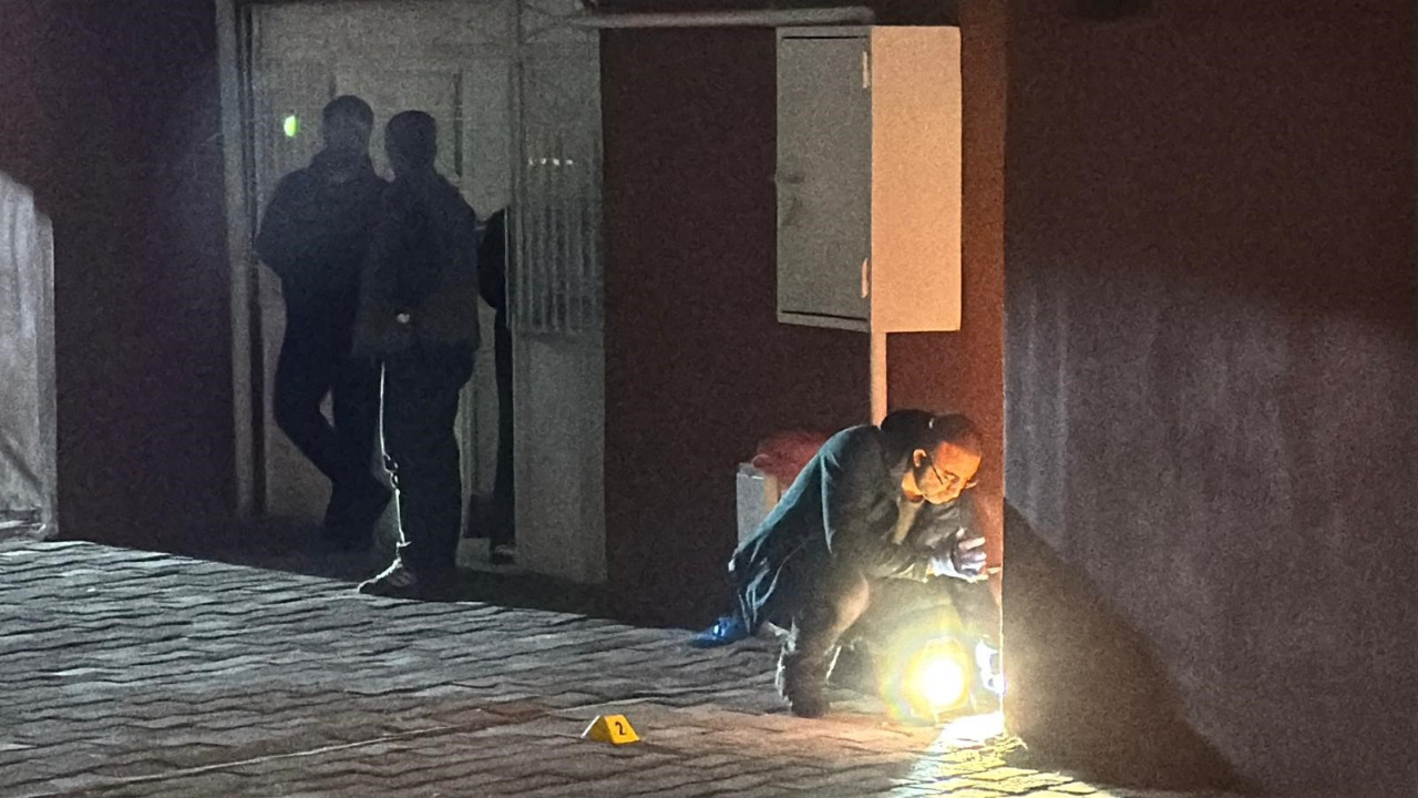 Eşi ve kızını vurup kahvehaneye gitti