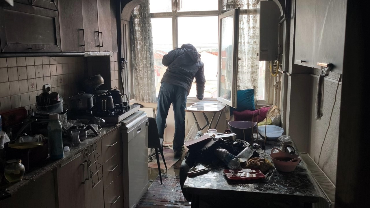 Evi ateşe verdi, babasına telefon açıp söndürmesini istedi