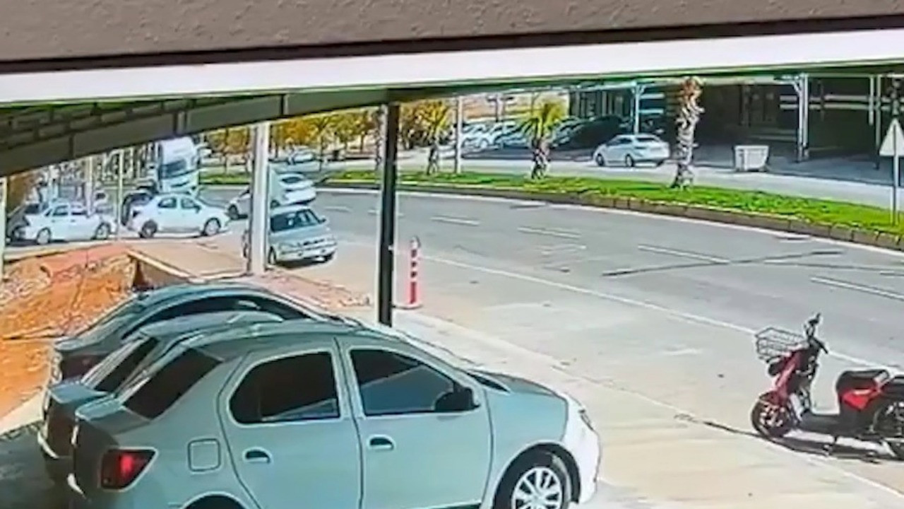 İki otomobil çarpıştı, bebek öldü