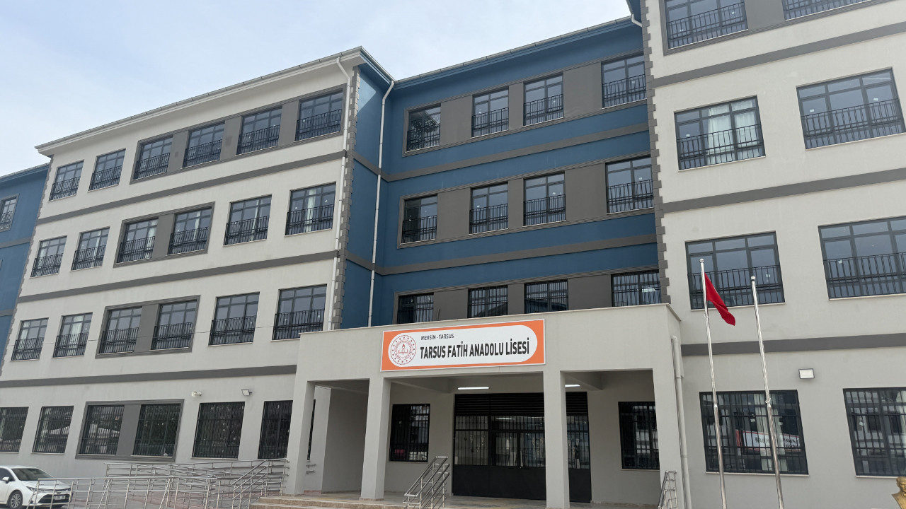 Liseli genç okulda silahla yakalandı