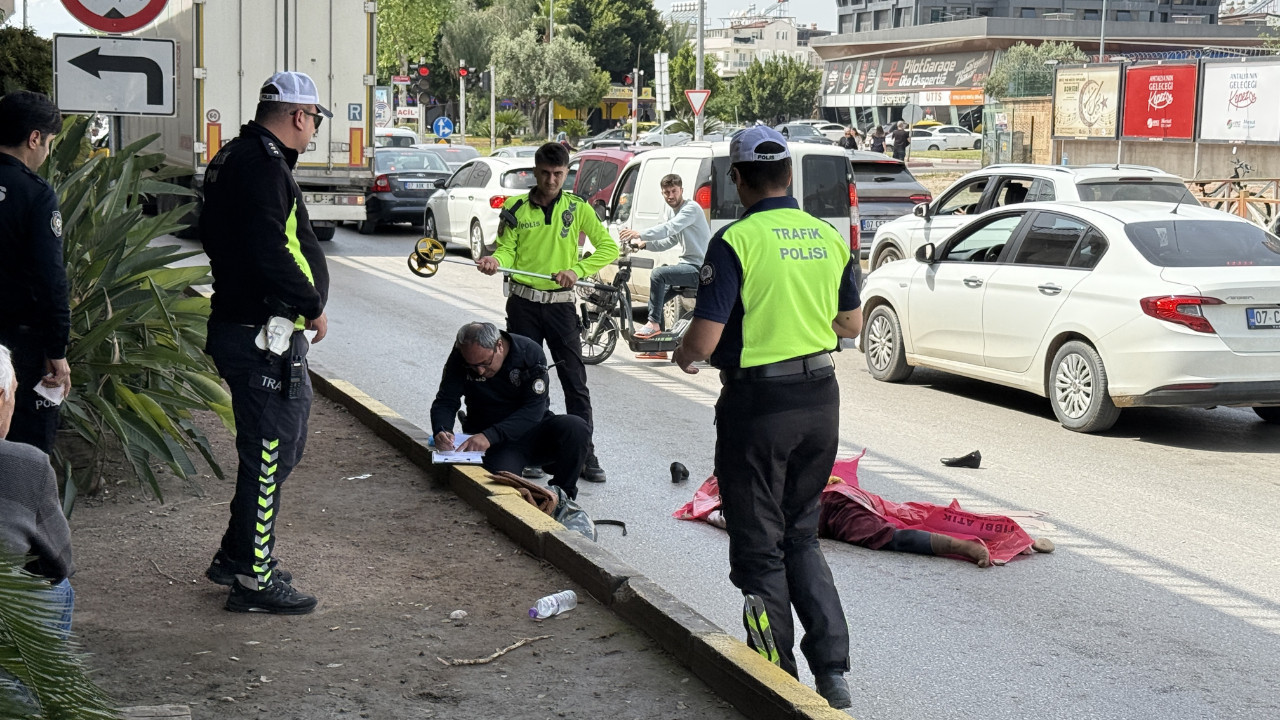 64 yaşındaydı: Caddede mendil satarken öldü