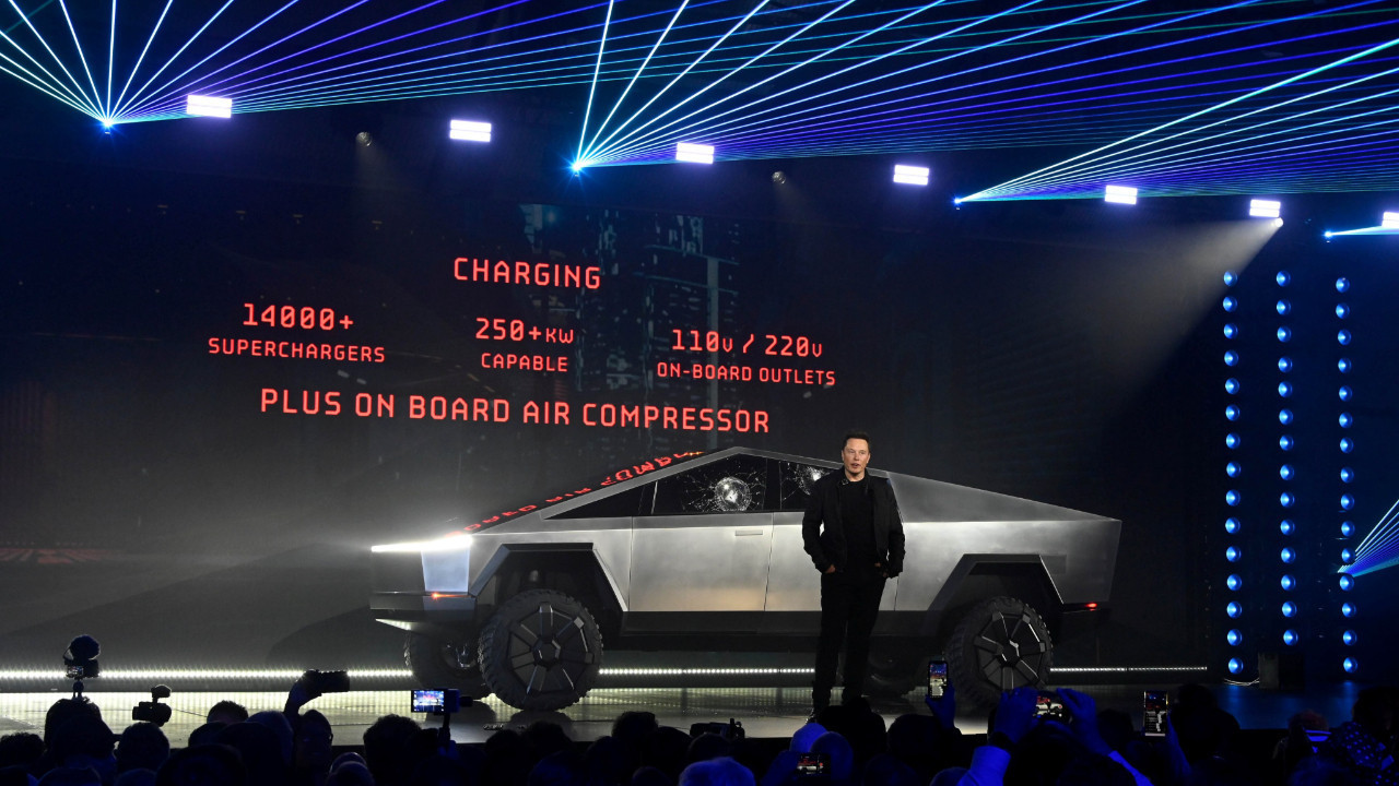 Cybertruck satışlarını Musk’ın diğer şirketleri şişiriyor