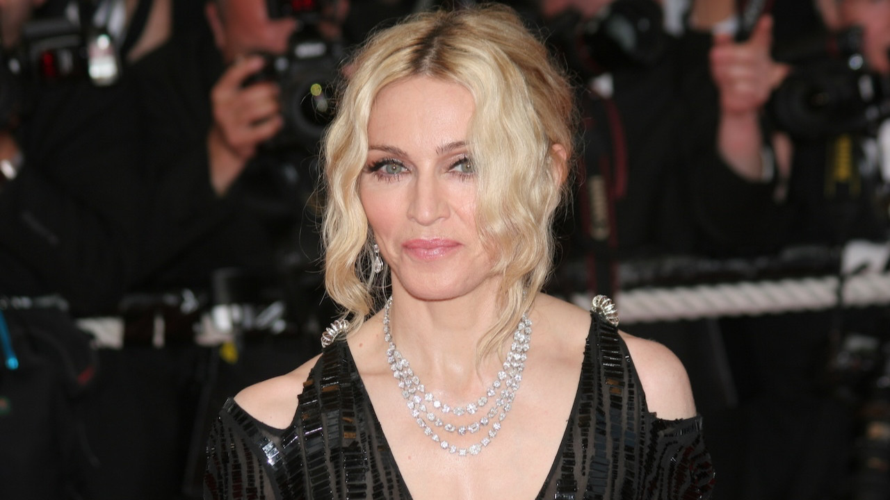 Madonna 15'inci albümünü duyurdu