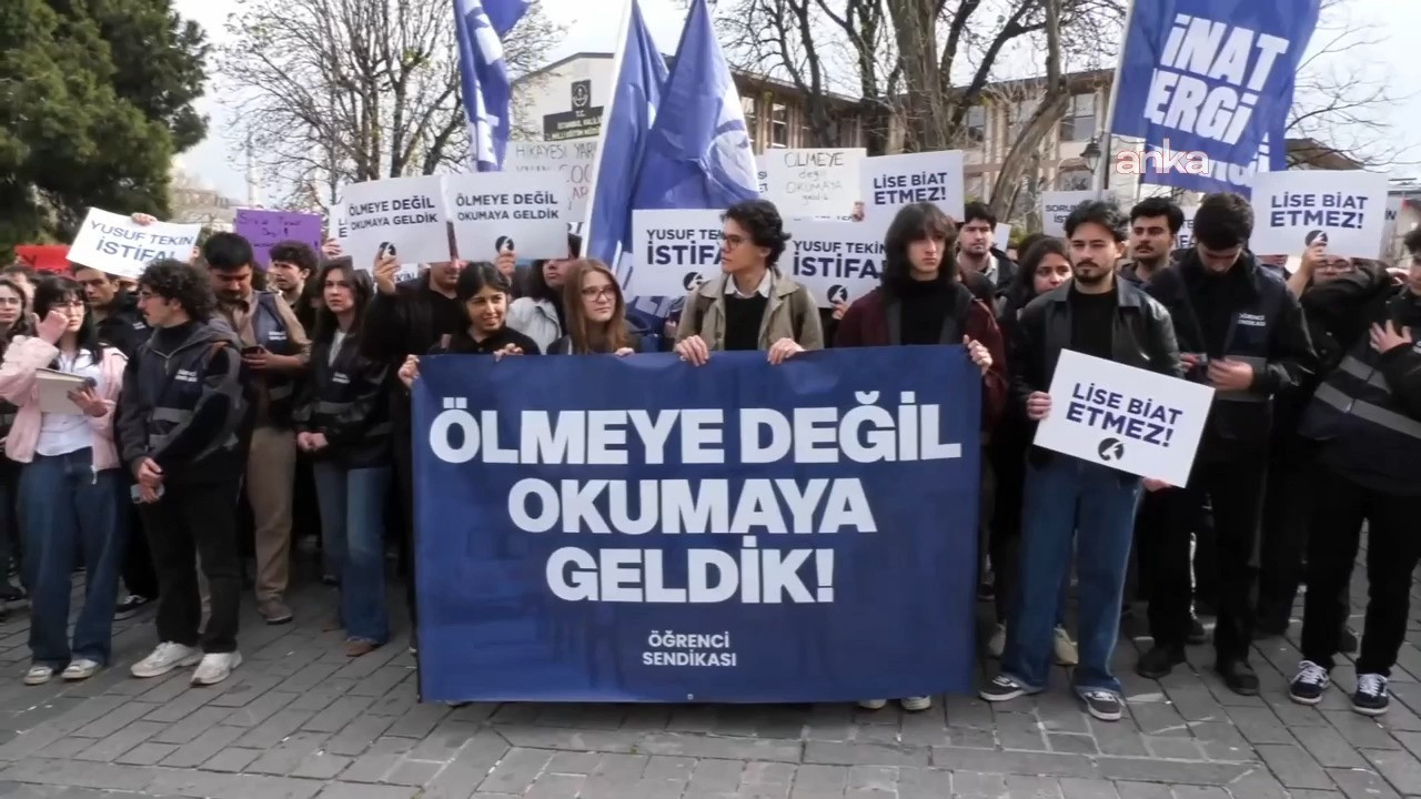 Öğrencilerden İstanbul İl Milli Eğitim Müdürlüğü önünde eylem