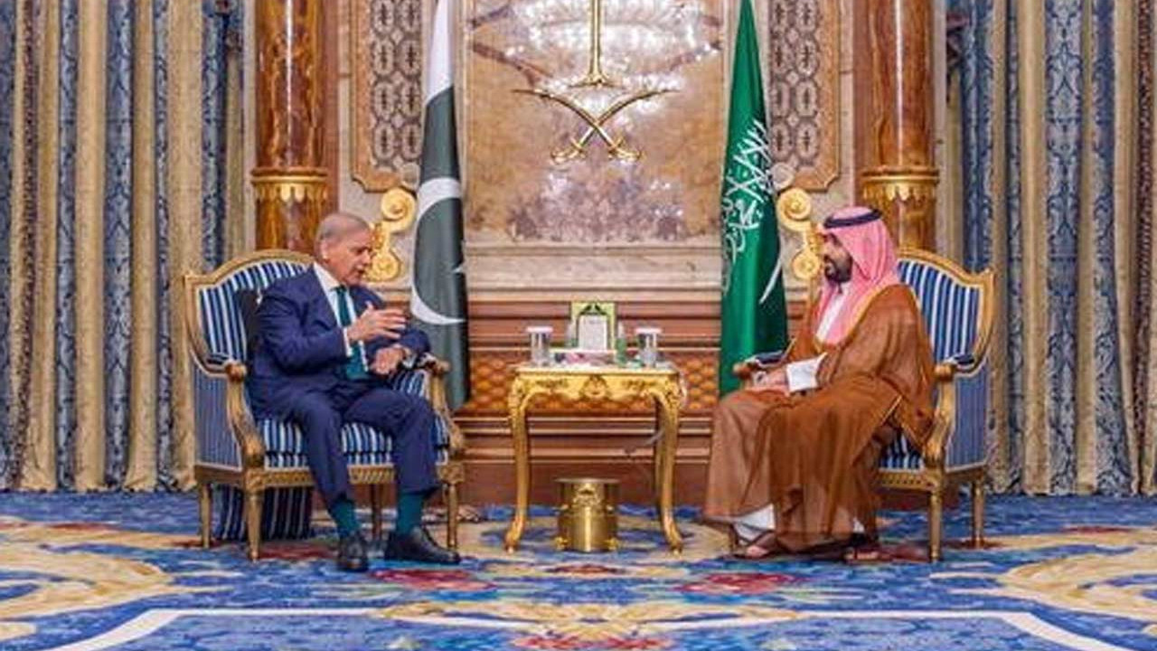 Pakistan Başbakanı Şerif Suudi Arabistan Veliaht Prensi Bin Selman ile görüştü