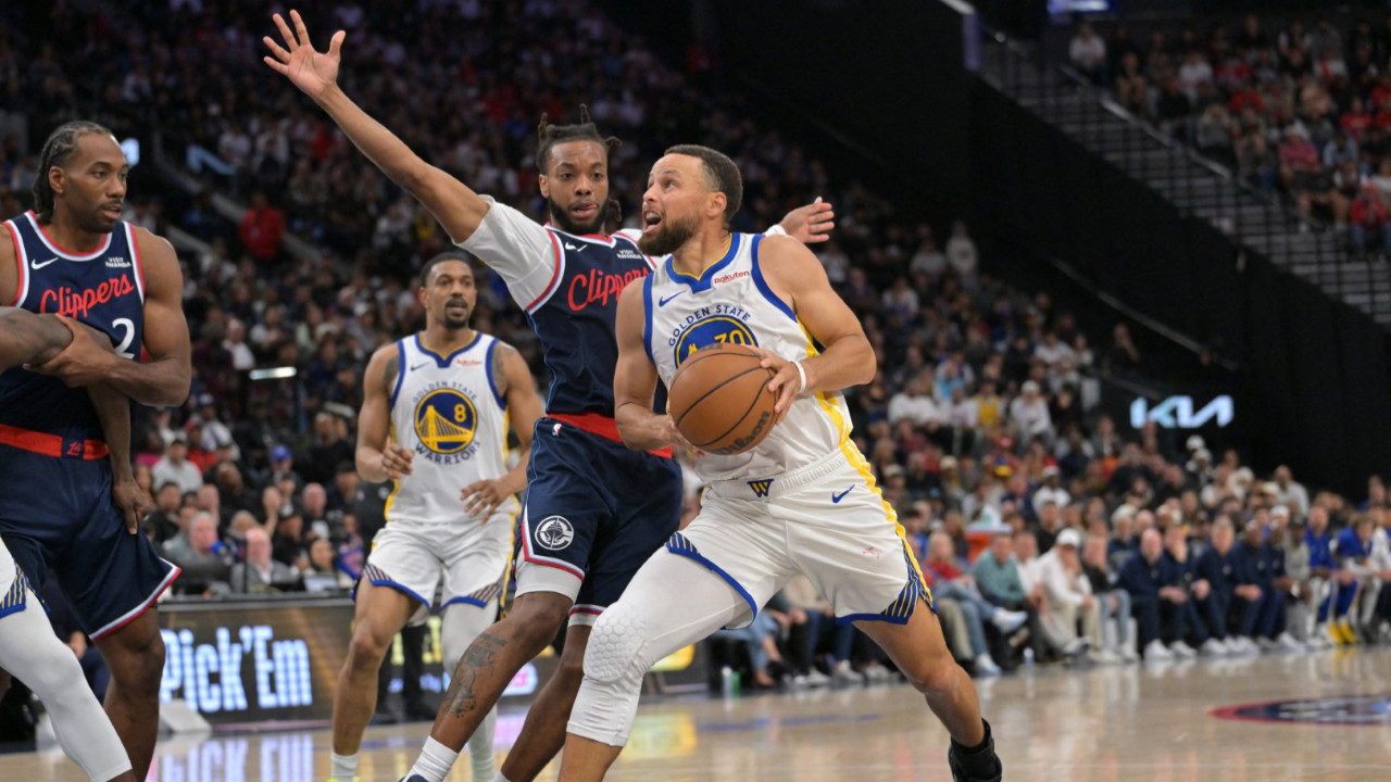 Stephen Curry, Kahwi Leonard'ı yıktı: 35 sayıyla maçı salladı