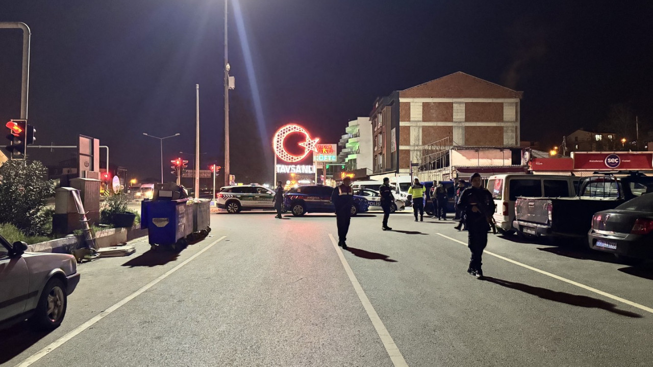 Belediye başkanının iş yerinin önünde kan aktı: Komandolar sokağa indi