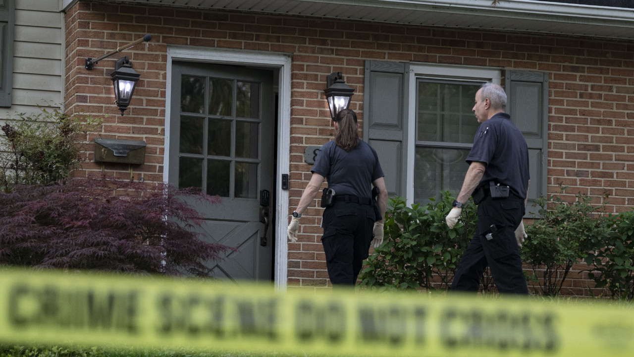 Eski vali yardımcısı eşini öldürüp intihar etti