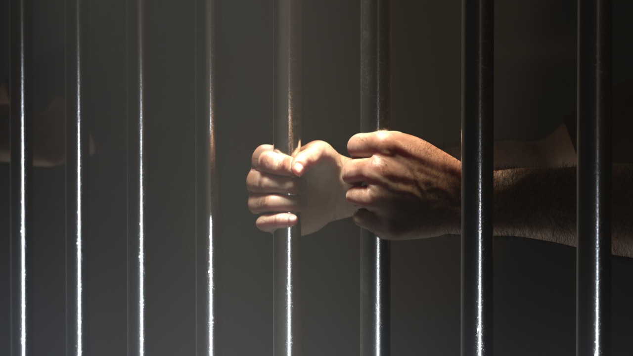 Midelerinde uyuşturucu kapsülleriyle Türkiye’ye gelen 4 İranlı’ya ceza yağdı