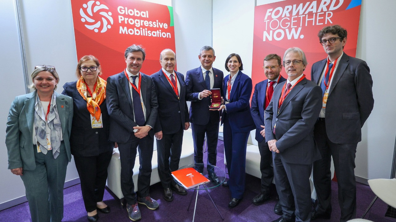 Özgür Özel, Barselona’da Junya Ogawa, Elly Schlein ve Jesse Klaver ile görüştü