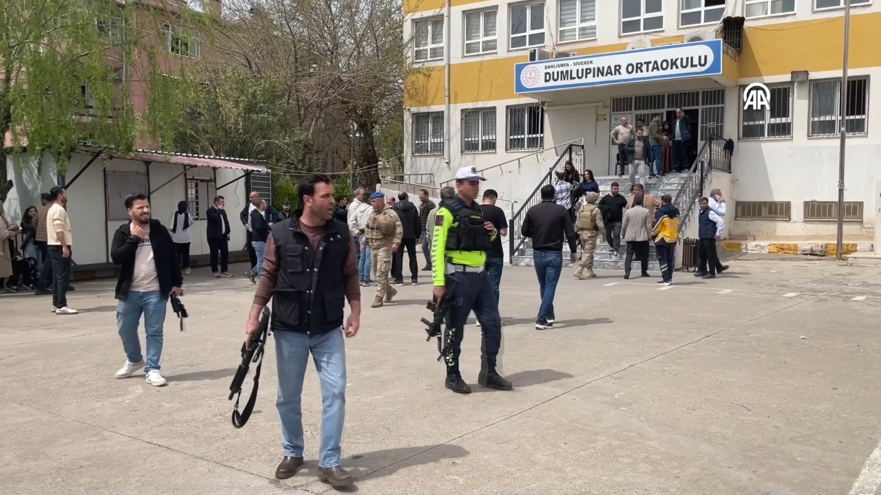 Siverek'te ortaokula saldırı! Şanlıurfa Valiliği'nden açıklama geldi