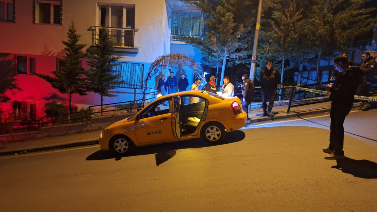 Takside dehşet: Arkadaşını tabancayla vurdu