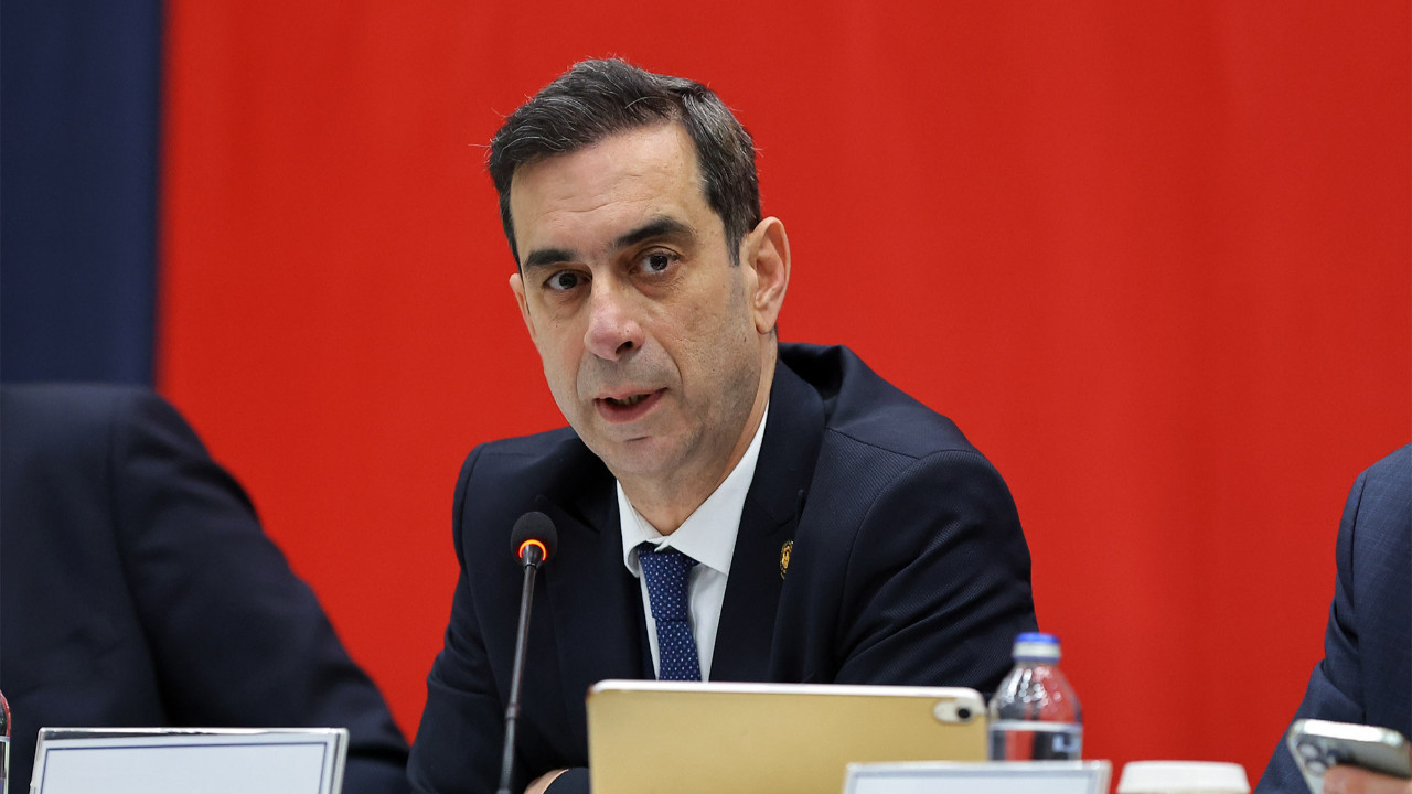 Fenerbahçe Divan Kurulu'nda sert mesajlar: Mosturoğlu 'zihniyet değişimi' istedi!