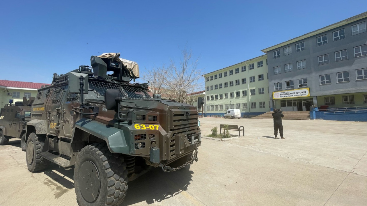 Okulların önünde beklemek, toplanmak yasaklandı