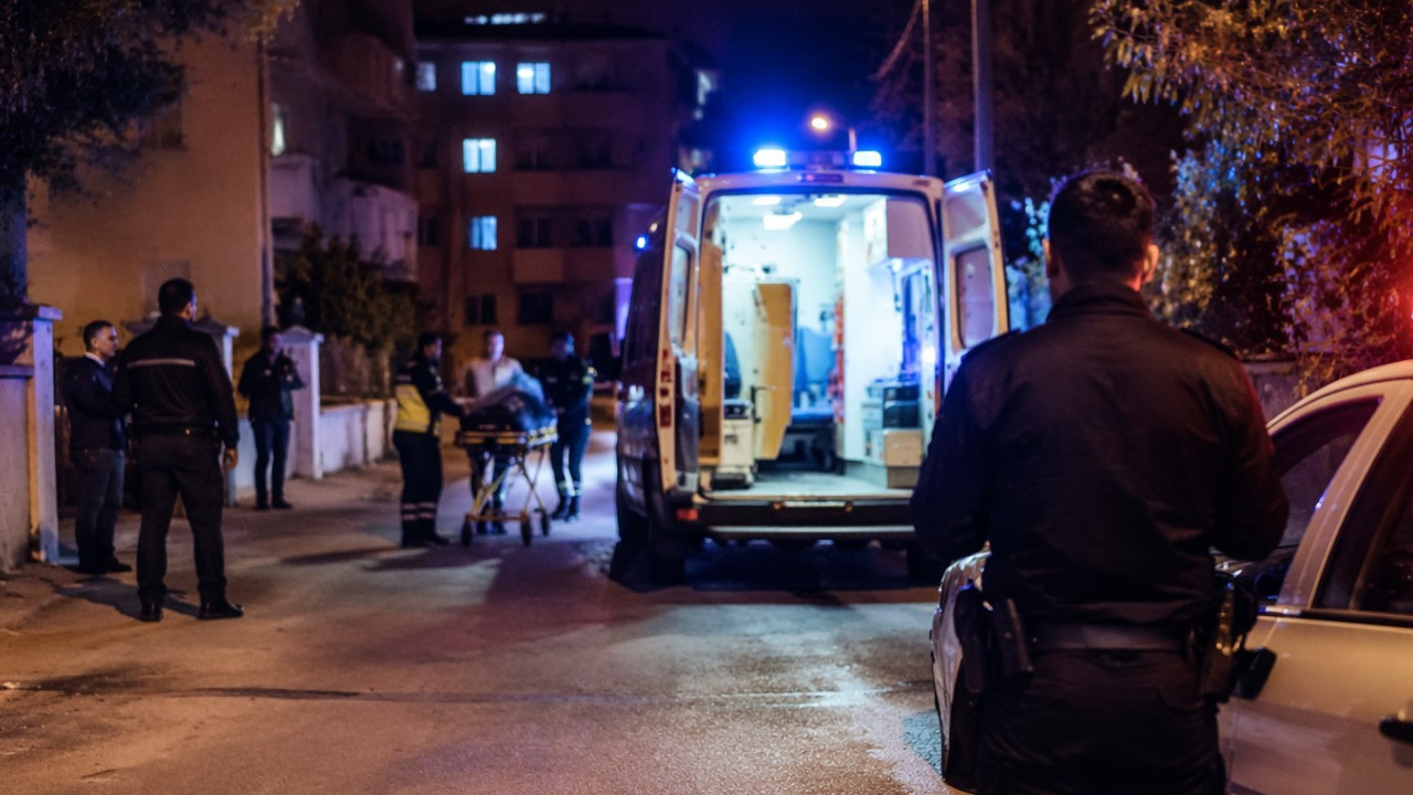 Belindeki silahı çıkartmaya çalışırken kendini vurdu