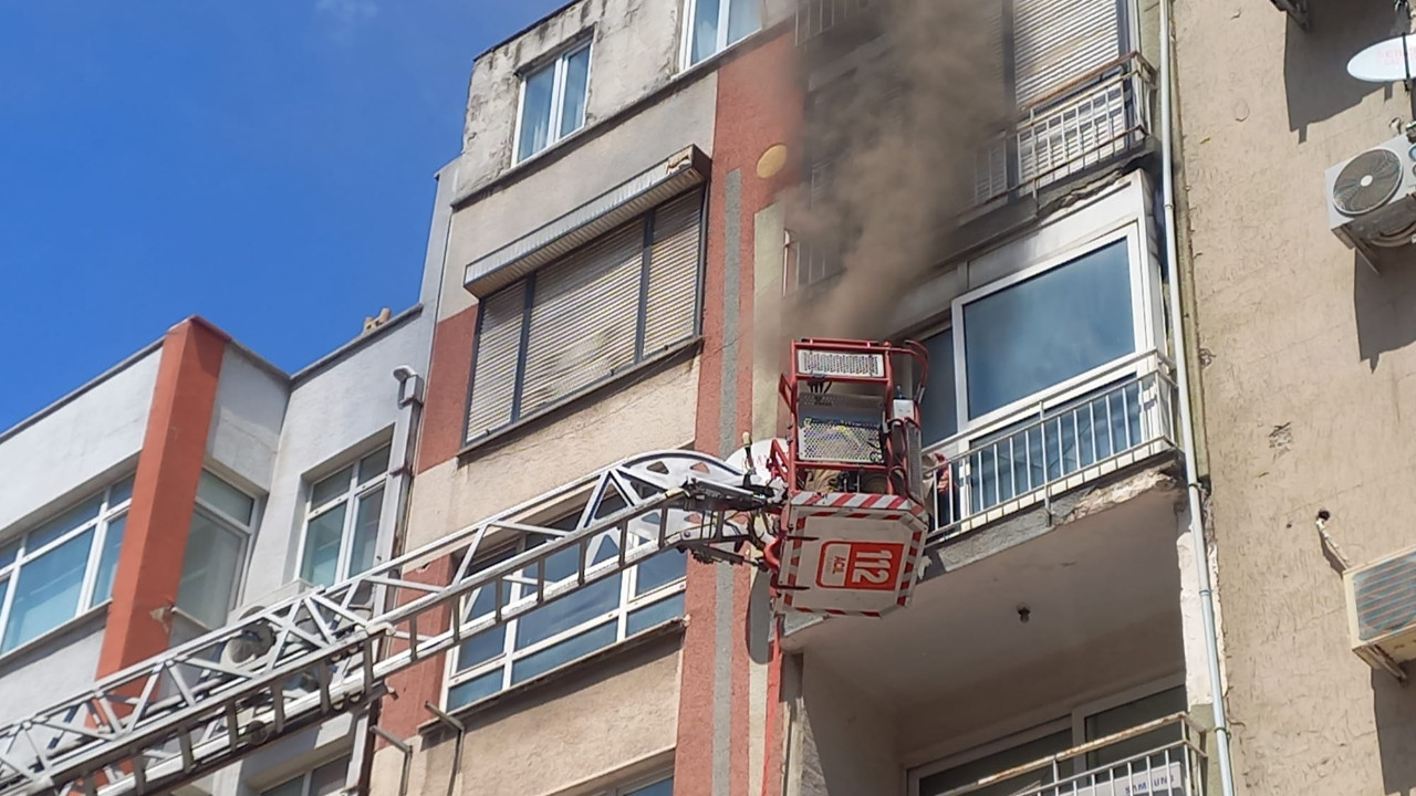 Evindeki yangında can verdi