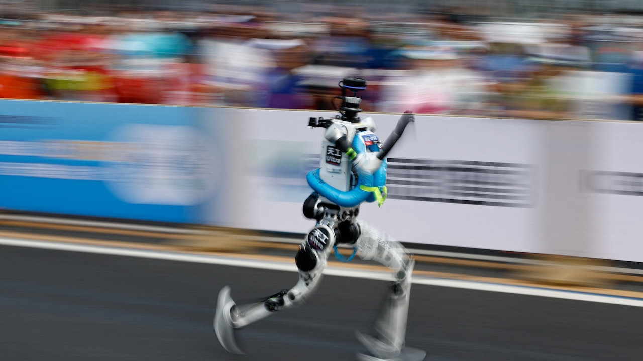 Robotlar yarı maraton koştu: İnsanları ilk kez geçtiler