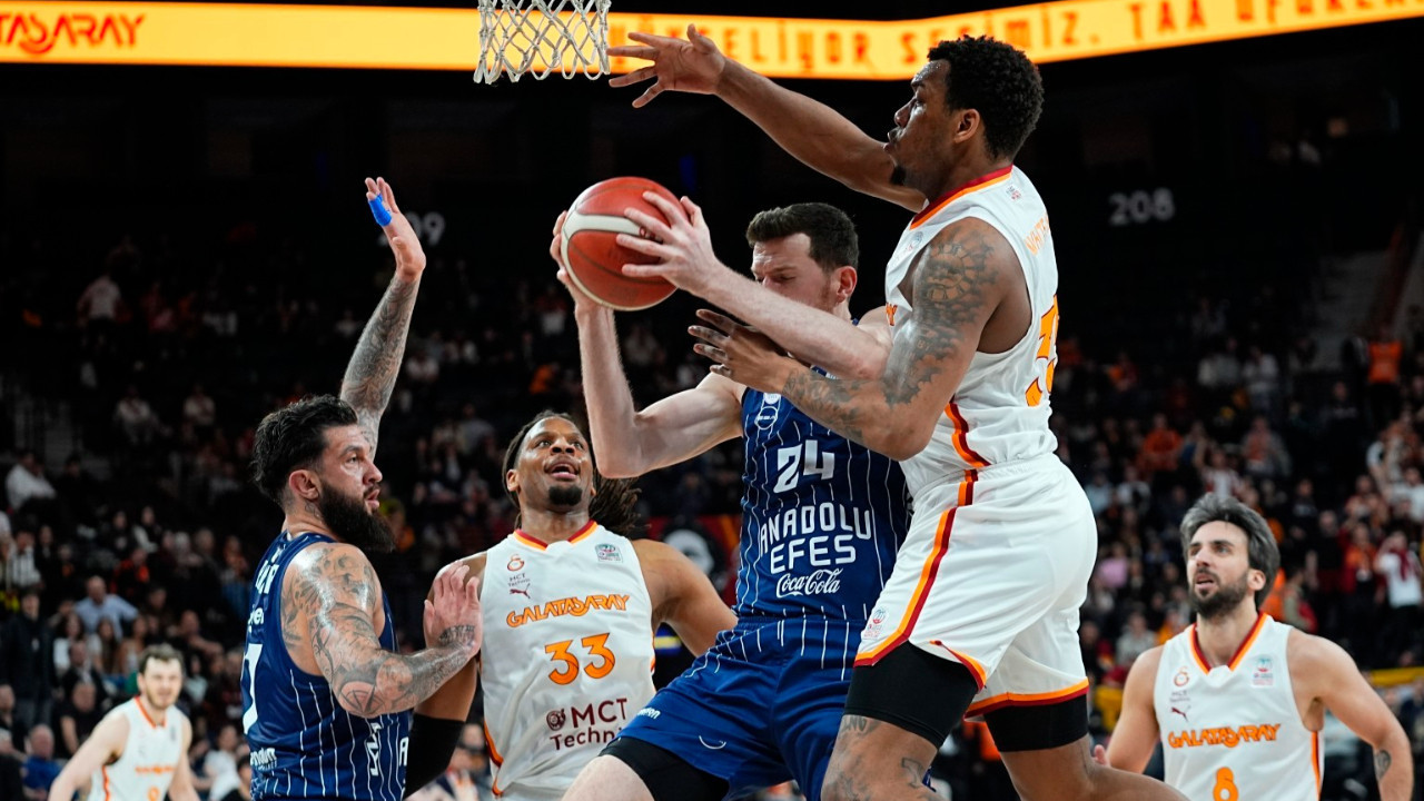 Anadolu Efes deplasmanda Galatasaray'ı devirdi: 80-87