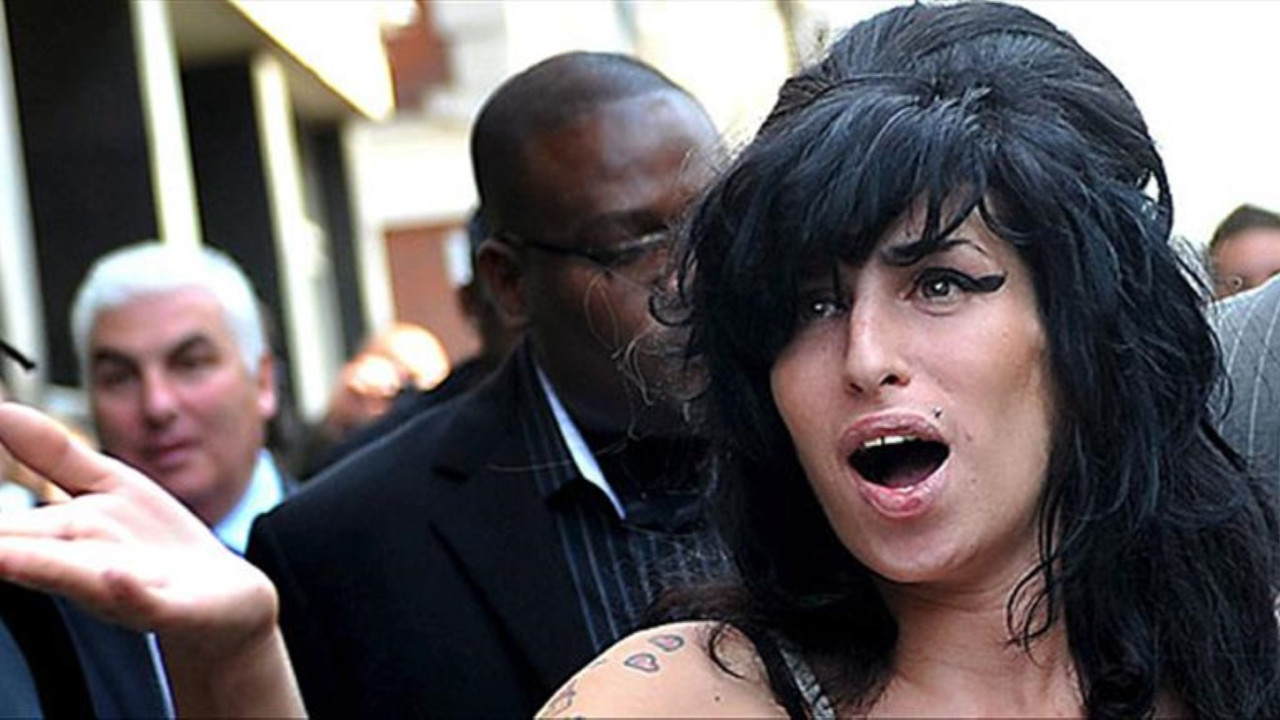 Hayata veda eden ünlü ismin ailesine kötü haber