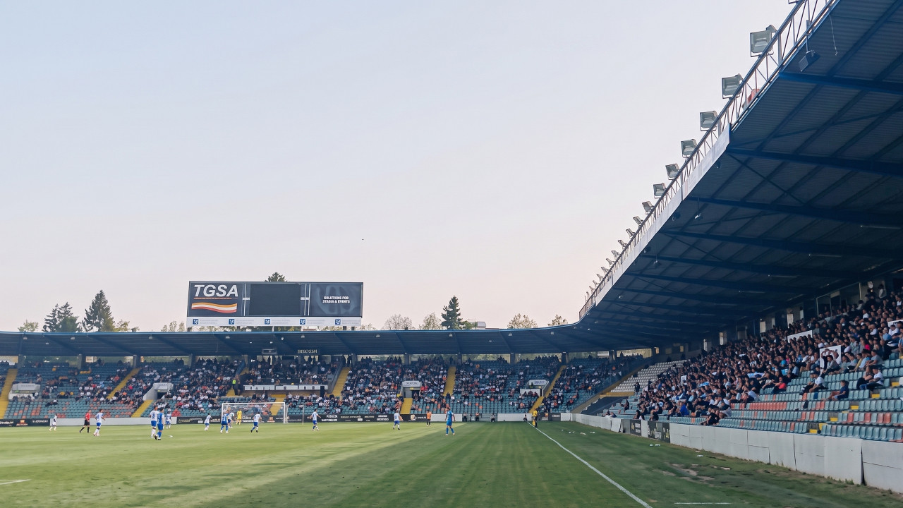 İspanya'da yine utanç verici aynı tezahürat: "Zıplamayan Müslüman"