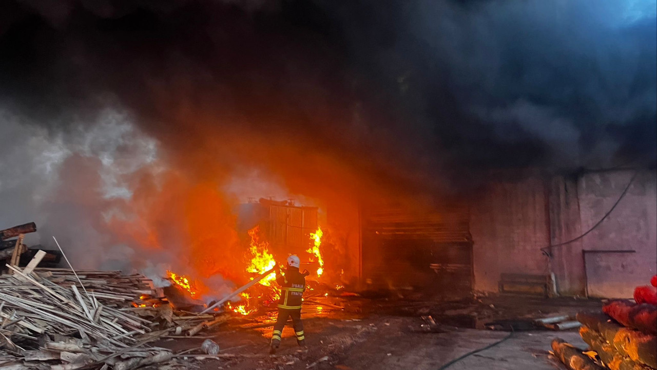 Kereste fabrikasında yangın