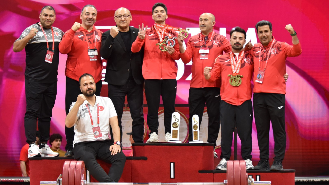 Milli halterci Muhammed Furkan Özbek rekor kırdı: Avrupa şampiyonu oldu