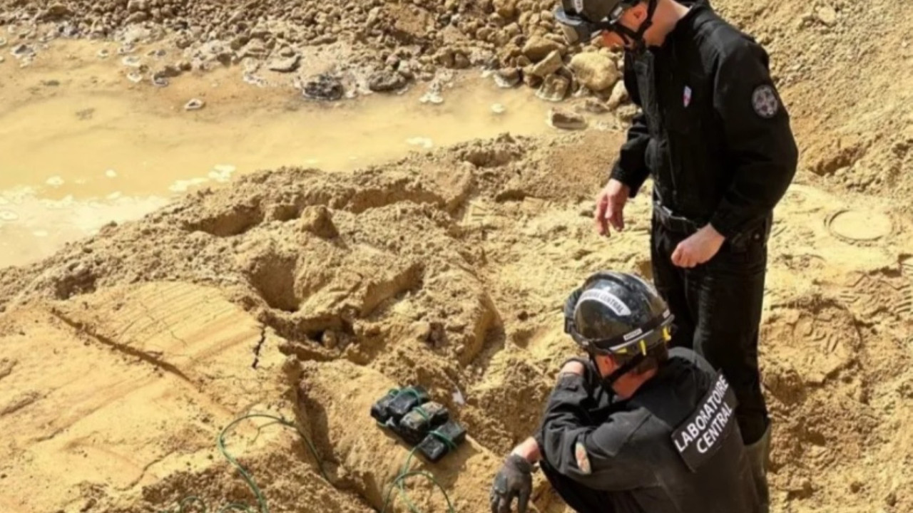 Paris'te bomba paniği: Binlerce kişi tahliye edildi