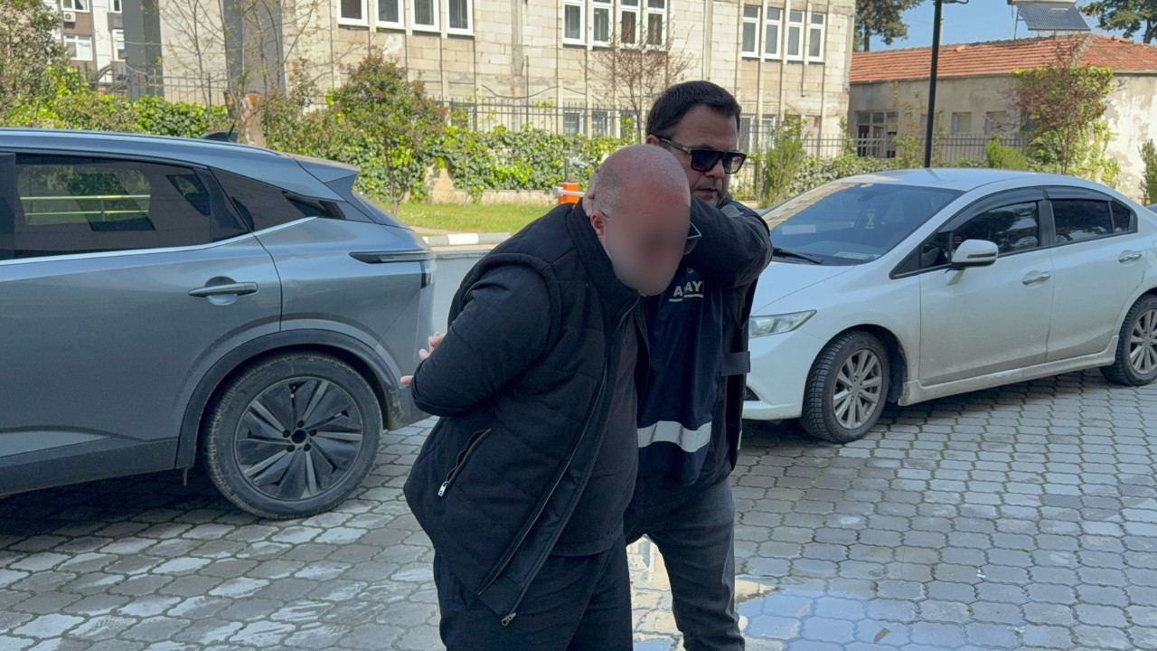 Silahlı saldırıdan aranırken çelik yelekle yakalandılar