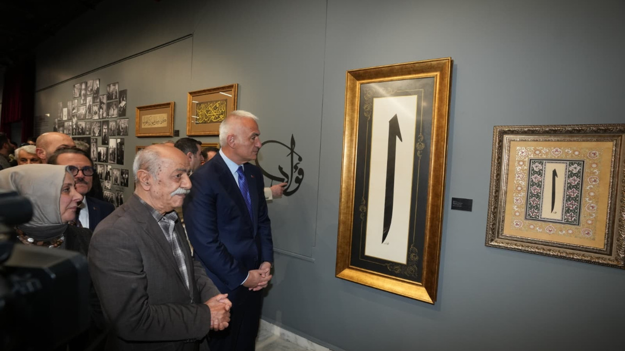 Bakan Ersoy, 'Fuadname Hat ve Ebru Sergisi'nin açılışını yaptı