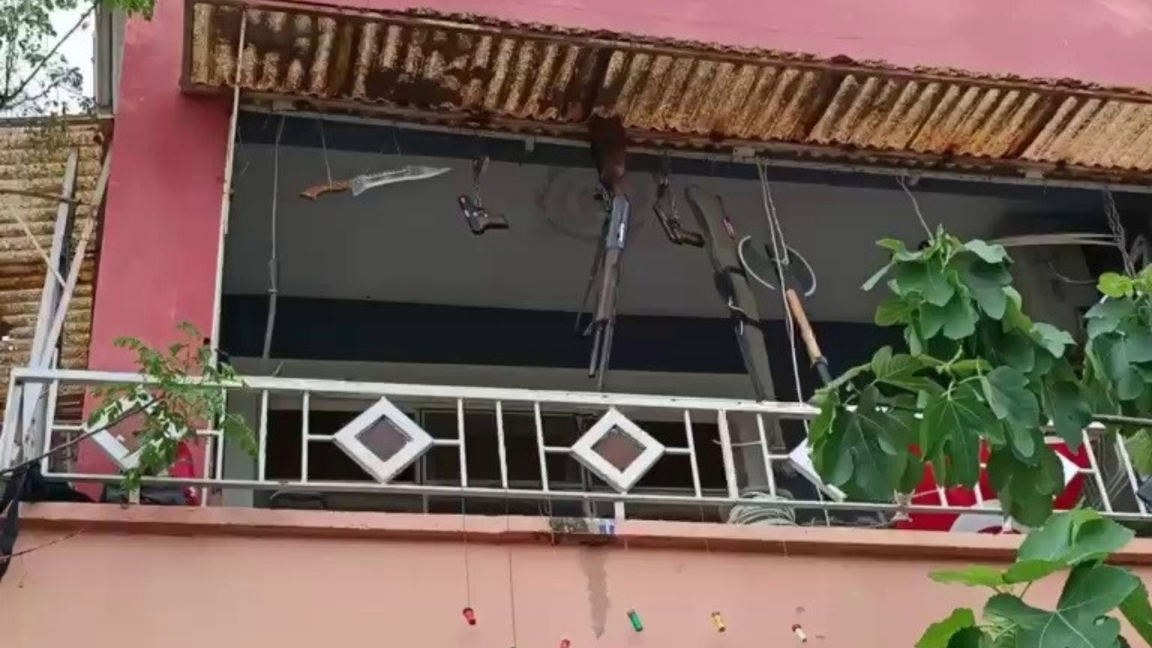 Balkonda şiddet gösterisi