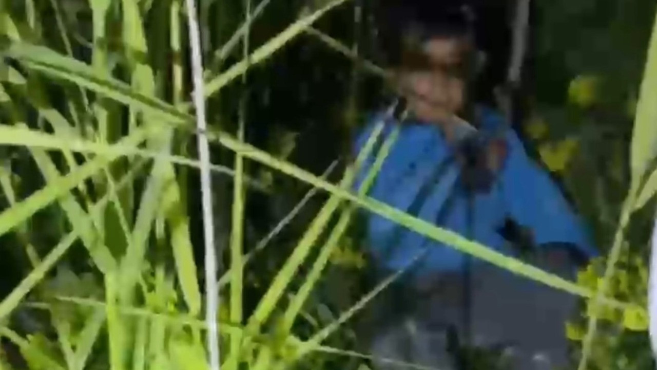 Kayalıklarda mahsur kalan 2 küçük kardeş kurtarıldı