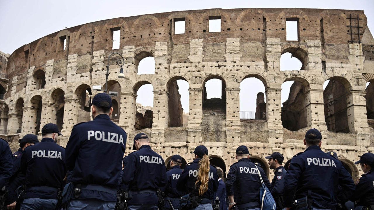 Skandal patladı: Fuhuş operasyonunda 70'e yakın futbolcu!