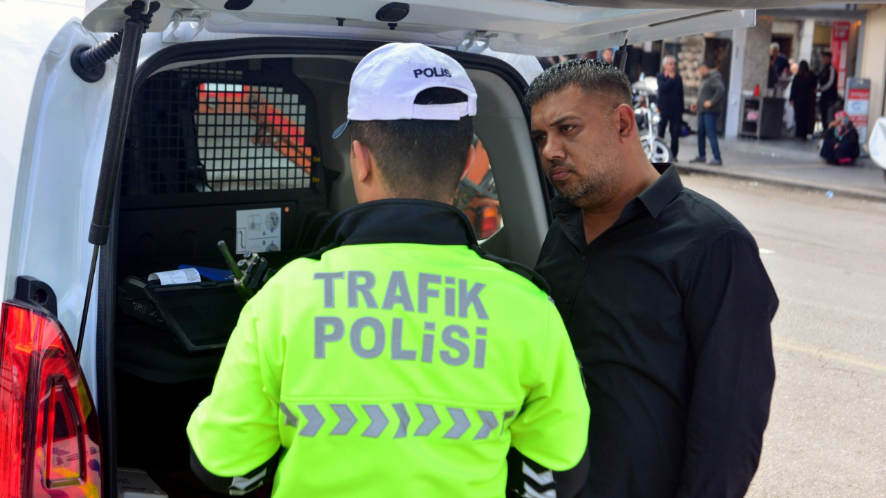 Şoför cezayı yiyince gazetecilere patladı