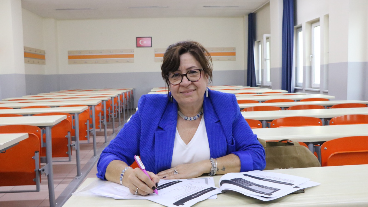 58 yaşında üniversite okuyor! Babasının engelini aştı