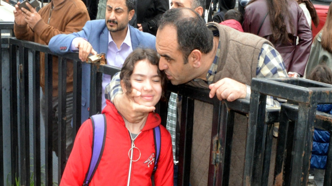 Hasta olduğu için okula gitmedi: Sınıfında altı kişi öldürüldü