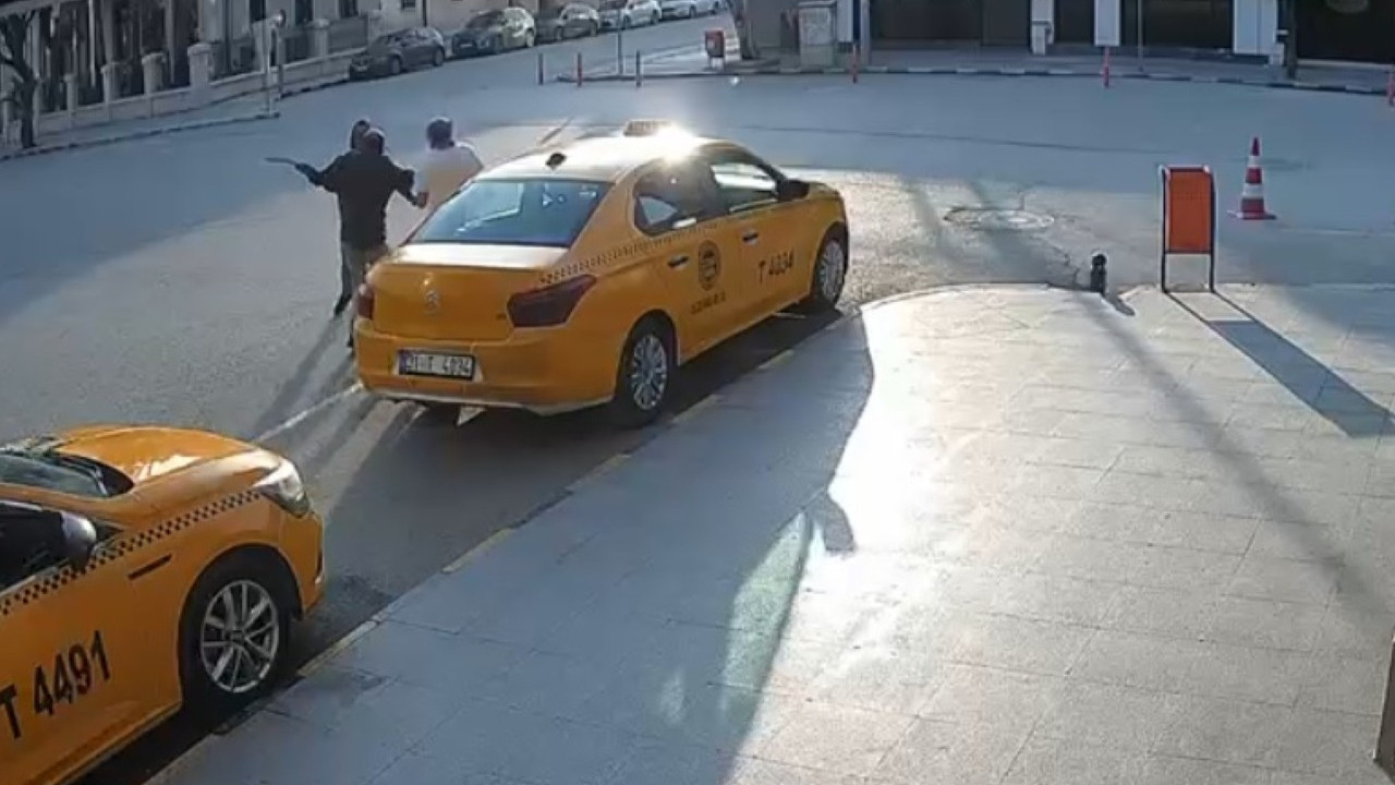 İstediği yemeği menüde göremedi, önüne geleni satırla yaraladı