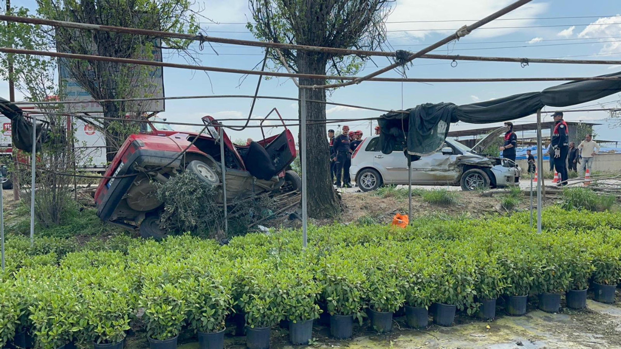 İzmir'de feci kaza: Ölü ve yaralılar var