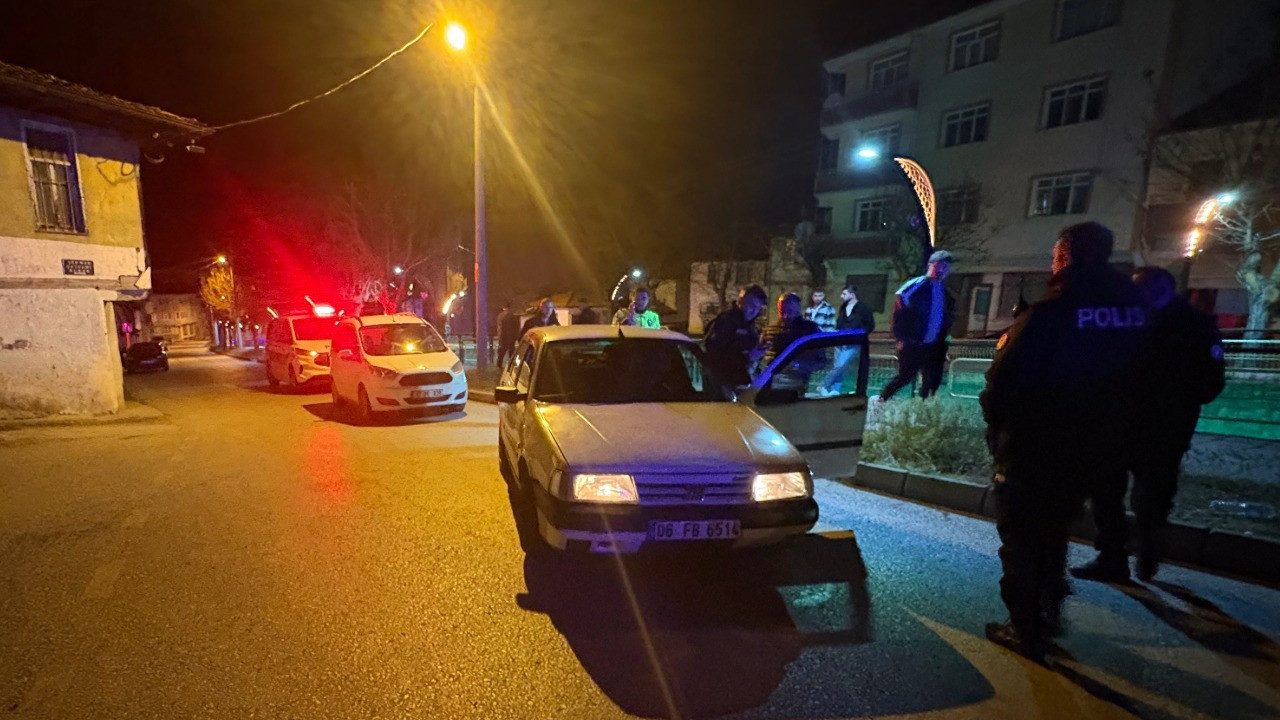 Kendilerini uyaran adamı darp kaçtılar