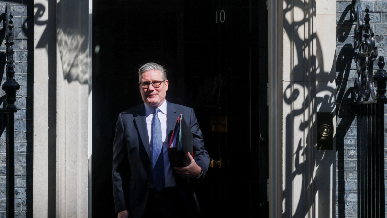 İngiltere'de büyük kriz: Epstein skandalı hükümeti çökertmeye yakın