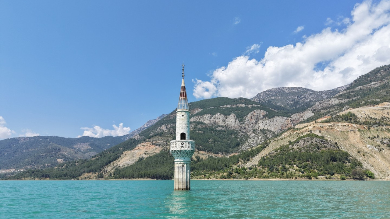 Su altındaki köyden geriye sadece minare kaldı