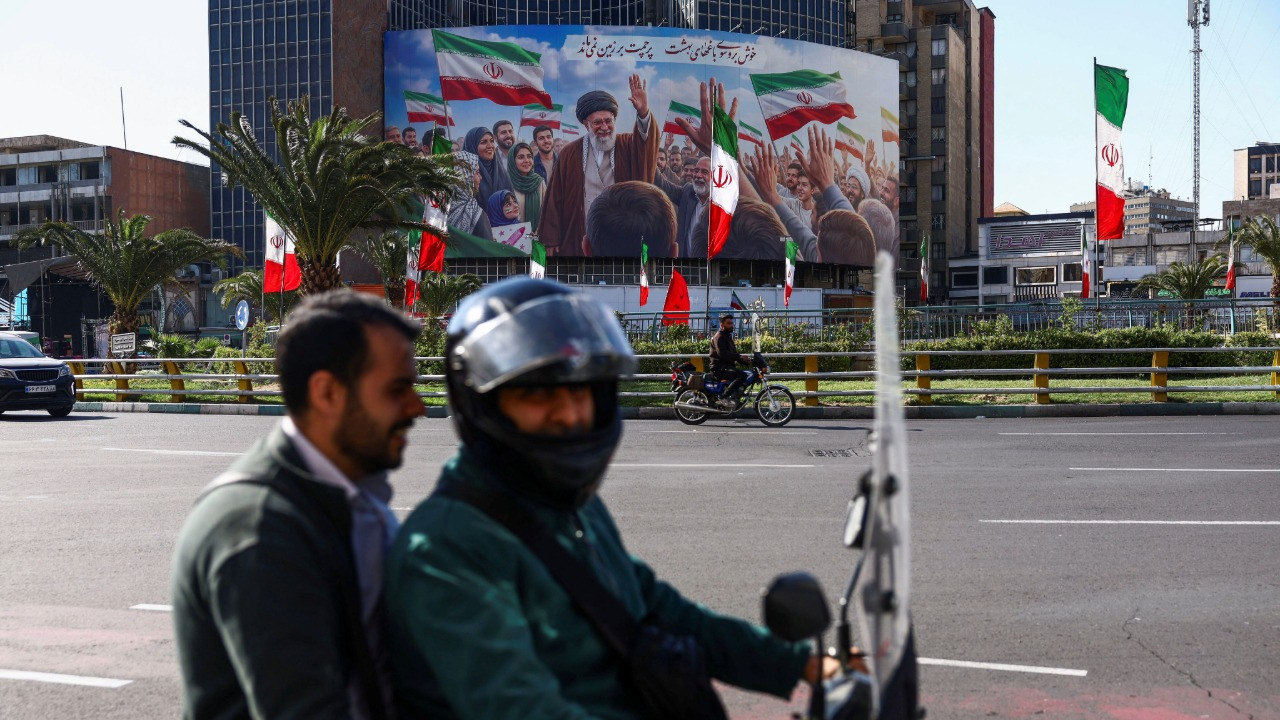 Türkiye'den İran'a 6 TIR'lık sağlık yardımı