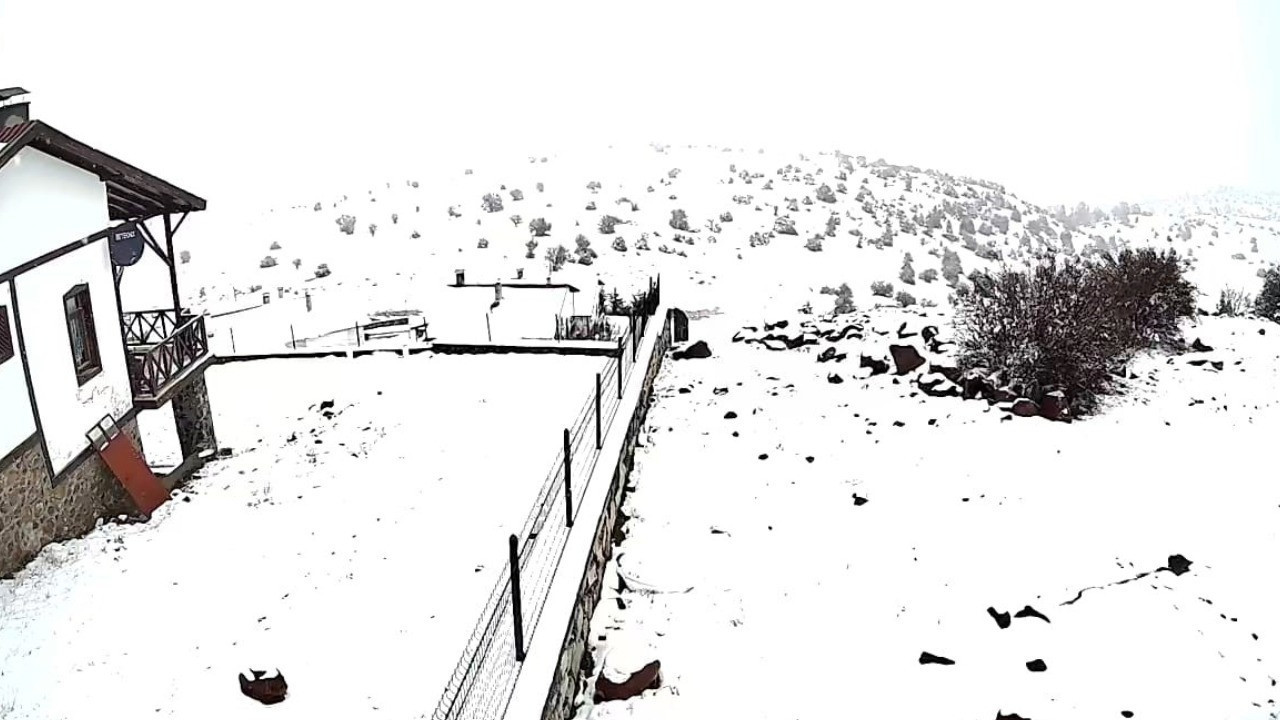 Ankara'da kar yağışı etkili oldu