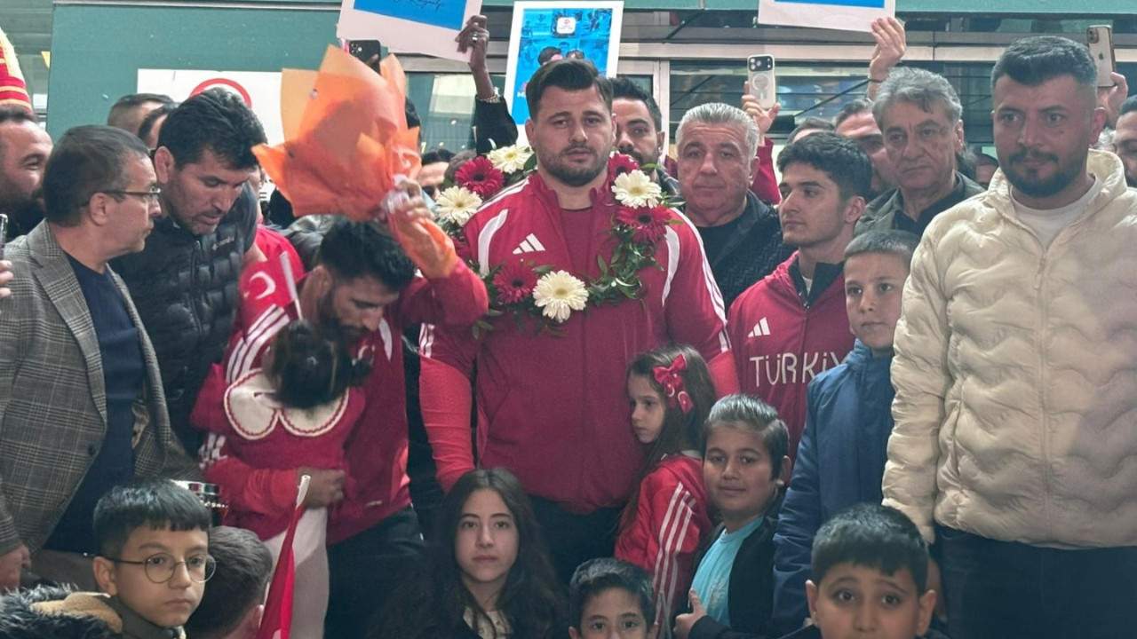 Avrupa şampiyonu Rıza Kayaalp yurda döndü